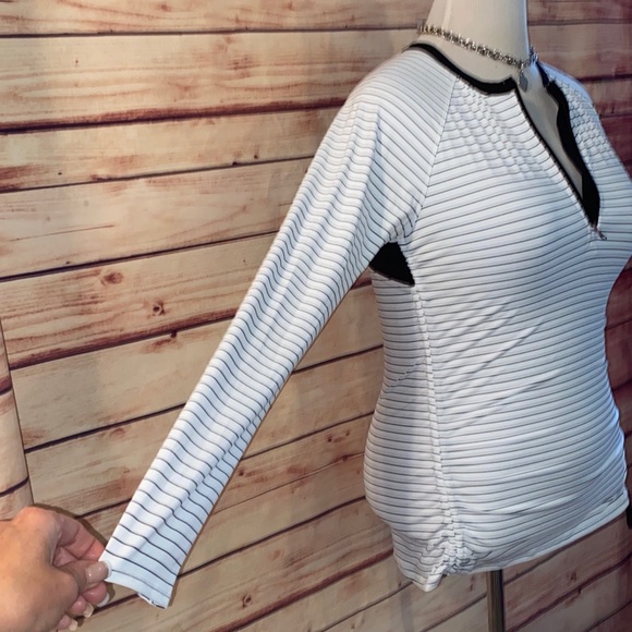 🚫SOLD🚫 CALIA by Carrie Underwood Rash Guard - Picture 8 of 11